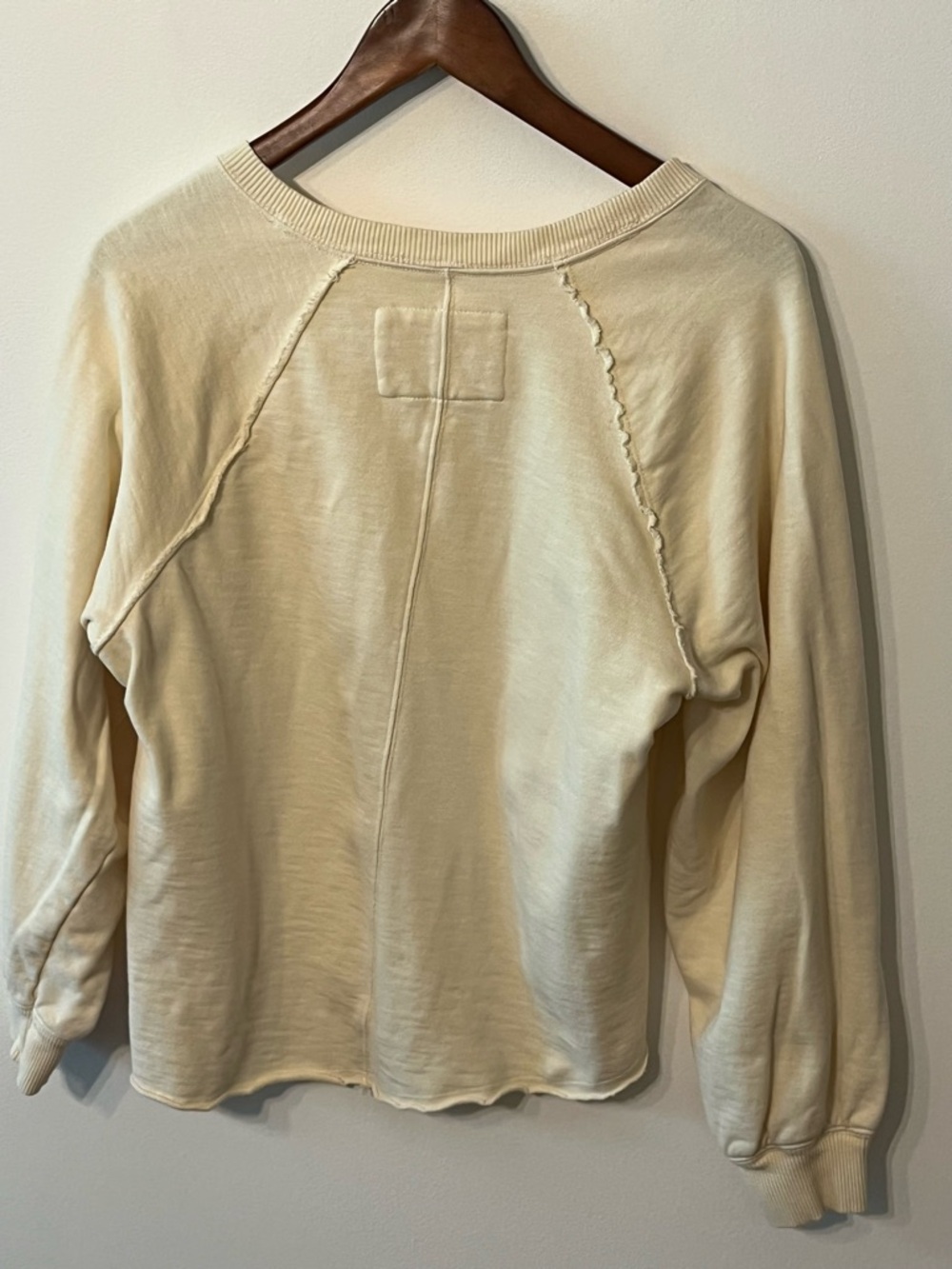 Pilcro Reworked Popover Notch Neck Sweatshirt cream exposed seams Small - Picture 5 of 6